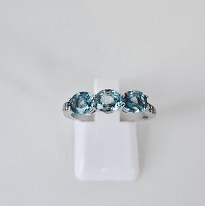 Genuine Swiss Blue Topaz Ring In Rhodium Over Sterling Silver. Size 6. NWT